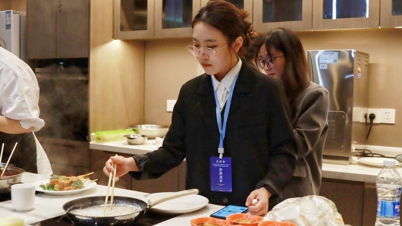 食品代工与自建厂：成本考量背后的深层逻辑